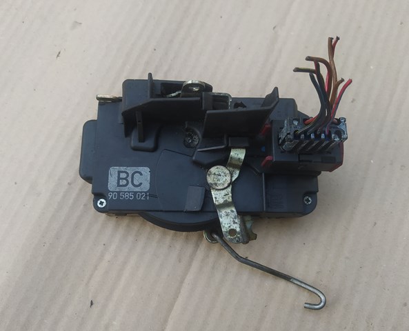 Zamek drzwi przednich lewych 90585021 General Motors
