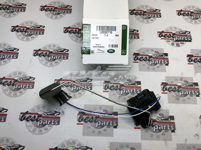  Land Rover LR052710 cena, od 225,96 USD