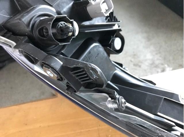 Reflektor prawy Toyota 8111002S60 cena, od 520,10 USD