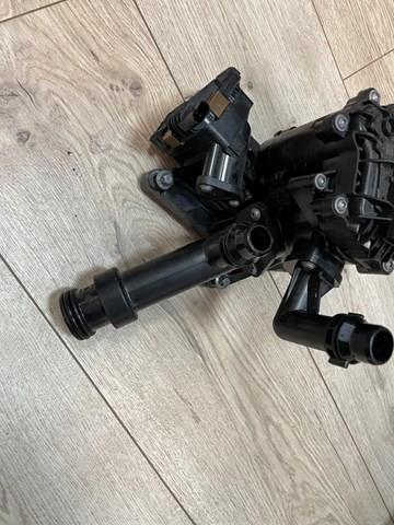 Do koszyka 11538642559 BMW Obudowa termostatu