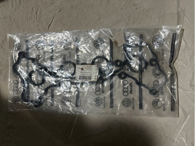 Uszczelka pokrywy zaworowej silnika VAG 06D103483E cena, od 20,54 USD