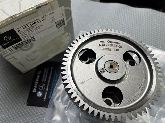 Pompa oleju Mercedes A6511801500