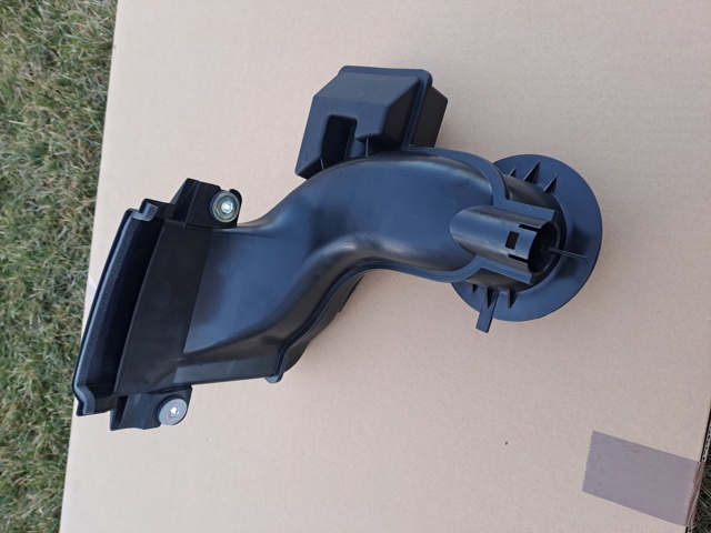 Wlot powietrza do filtra powietrza PAJ813200A Mazda