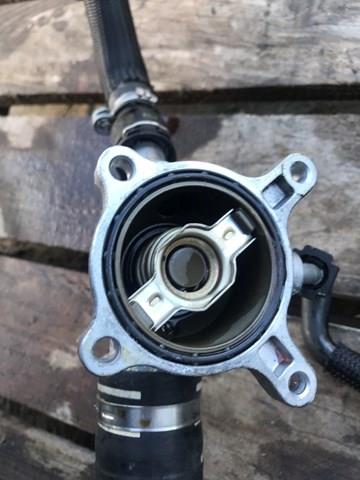 Obudowa termostatu 05047861AC Chrysler