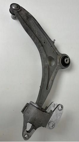 Wahacz zawieszenia przedniego dolny prawy LR146037 Land Rover