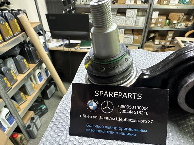 Wahacz zawieszenia przedniego dolny prawy LR078477 Land Rover