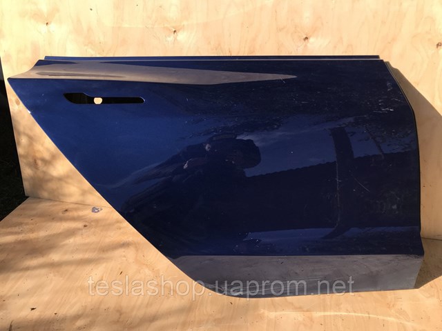 Drzwi tylne prawe Tesla Model 3 sedana (5YJ3) (2016 - 2026) cena, od 774,94 USD