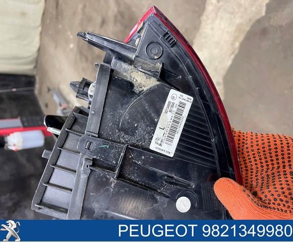 Lampa zespolona tylna lewa zewnętrzna Peugeot/Citroen 9821349980