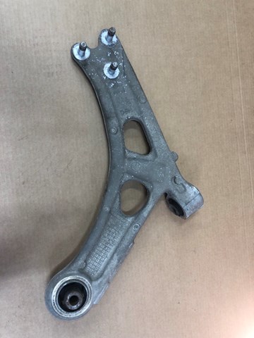 Do koszyka 9815014380 Peugeot/Citroen Wahacz zawieszenia przedniego dolny prawy