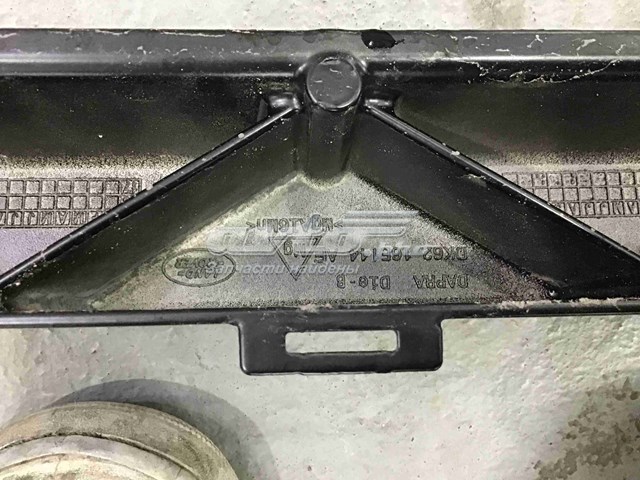 Do koszyka LR043772 Land Rover Osłona chłodnicy kompletna (panel mocowania reflektorów)