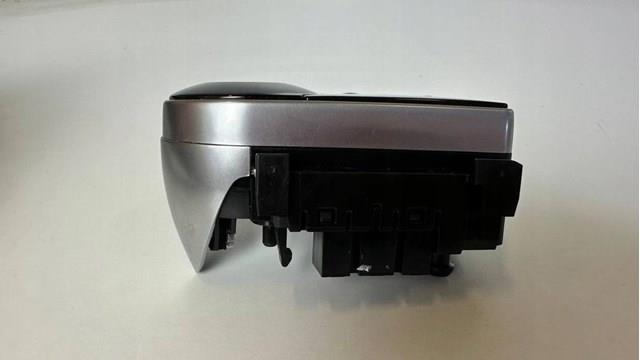 Do koszyka LR116681 Land Rover Zespół przełączników pod kierownicą