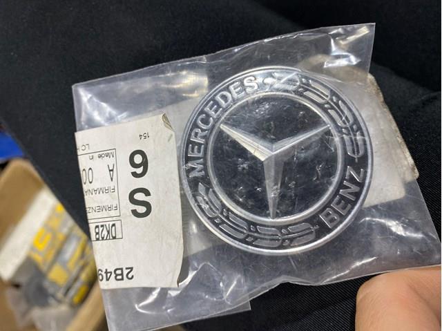 0008173305 Mercedes Emblemat na maskę