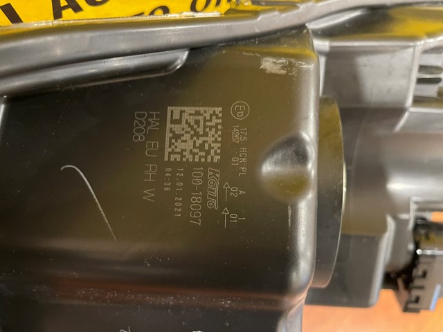 Reflektor prawy 3512054P00000 Suzuki