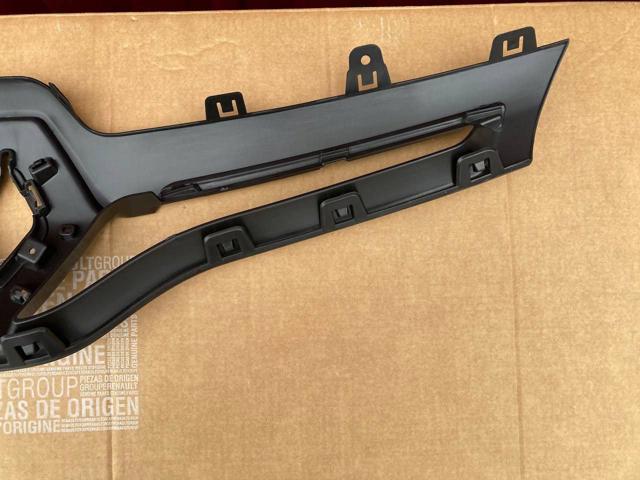 60M105 Polcar Atrapa chłodnicy