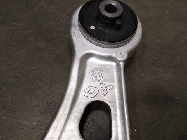 4013A584 Mitsubishi Wahacz zawieszenia przedniego dolny prawy