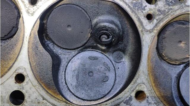 Śruba głowicy cylindrów Renault (RVI) 7701472681