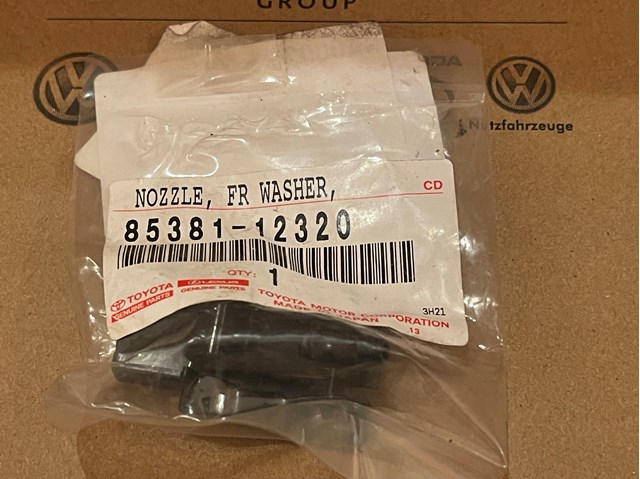  Dysza spryskiwacza szyby przedniej Lexus LS 