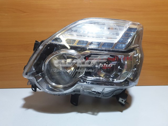 Do koszyka 260103UF5A Nissan/Infiniti Reflektor prawy