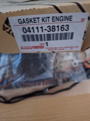 Zestaw uszczelek silnika pełny Toyota 0411138143 cena, od 423,19 USD
