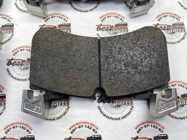 Klocki hamulcowe przednie tarczowe LR157174 Land Rover