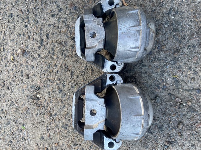 Poduszka (podpora) silnika prawa 4G0199381MK VAG