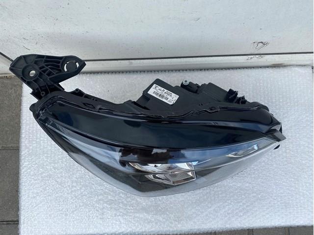 Reflektor prawy Peugeot/Citroen 9833036180