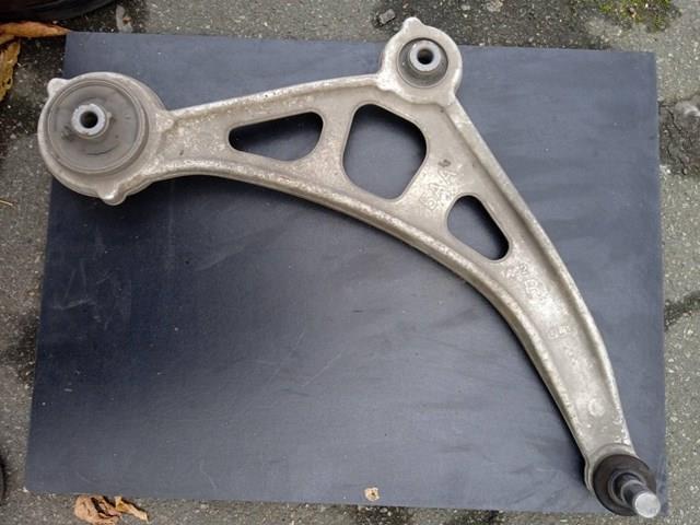 Wahacz zawieszenia przedniego dolny prawy 545005AA0B Nissan/Infiniti