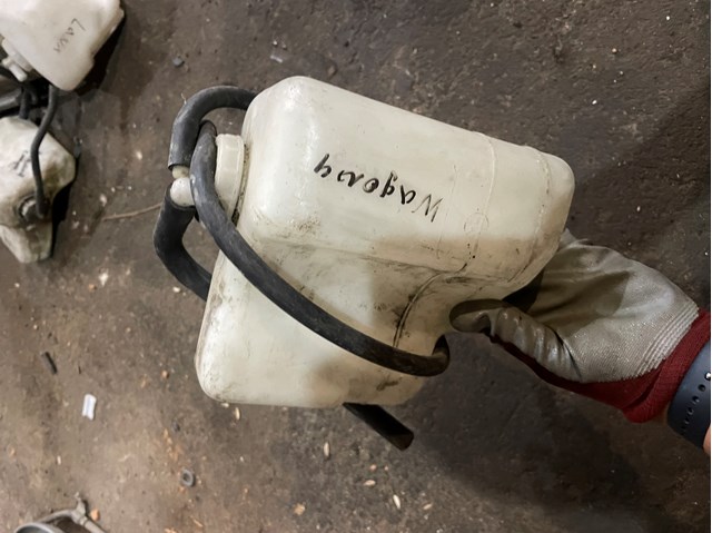 Zbiorniczek wyrównawczy układu chłodzenia Mitsubishi Pajero III SUV (V70) (2000 - 2006) cena, od 54,81 USD