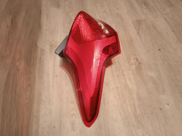 32C287E Polcar Lampa zespolona tylna lewa