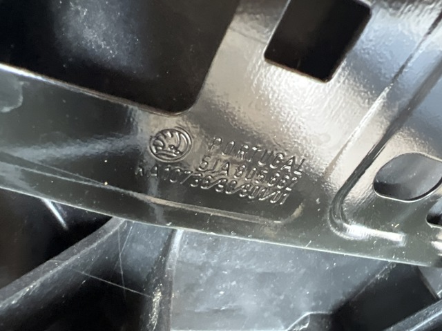 Osłona chłodnicy kompletna (panel mocowania reflektorów) VAG 5JA805588T