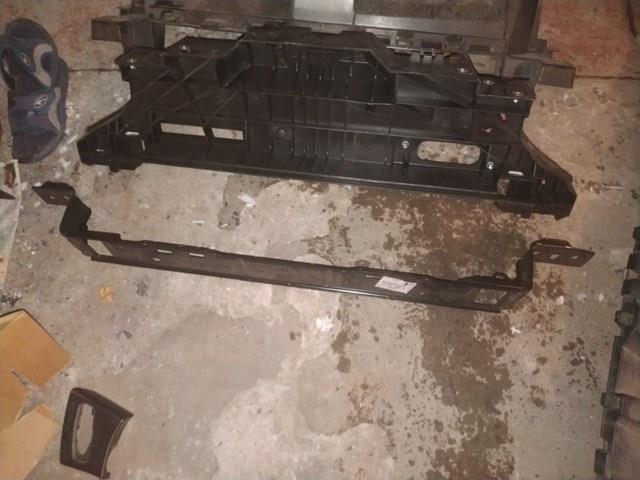 Osłona chłodnicy górna (panel mocowania reflektorów) 9830512680 Peugeot/Citroen