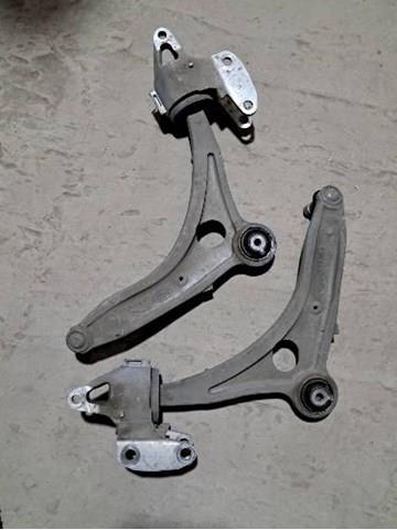 LR133589 Land Rover Wahacz zawieszenia przedniego dolny prawy