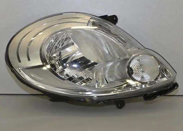 Reflektor lewy 7701068181 Renault (RVI)