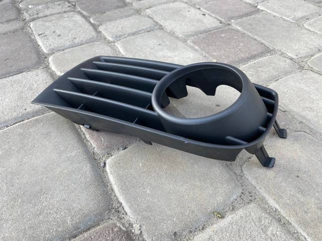 Zaślepka (kratka) lamp przeciwmgielnych zderzaka przedniego prawa FPS FP7402994 cena, od 12,30 USD