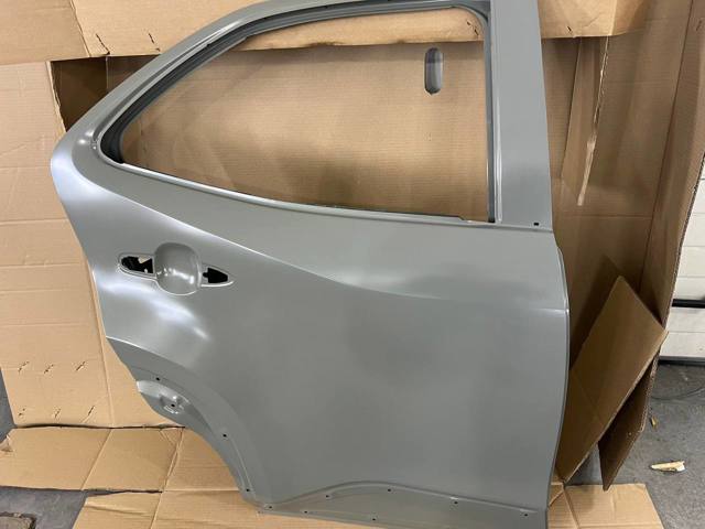 Drzwi tylne prawe Toyota Yaris 