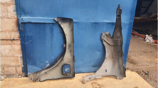 Błotnik przedni prawy LR056239 Land Rover