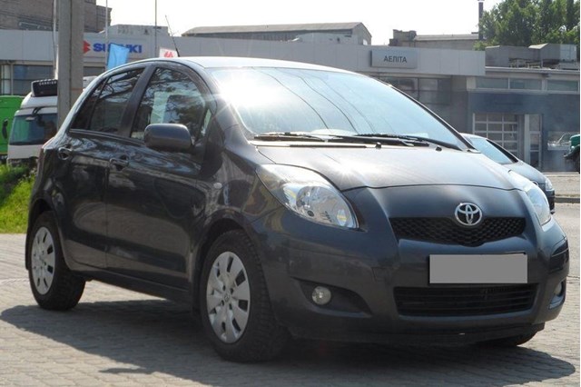  Drzwi tylne lewe Toyota Yaris 