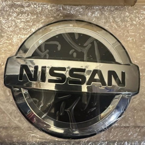 Emblemat na atrapę chłodnicy Nissan/Infiniti 628906RA0A