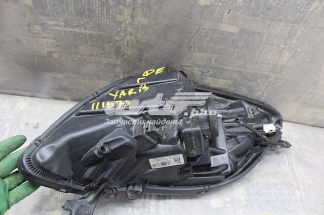 Do koszyka 8117052570 Toyota Reflektor lewy