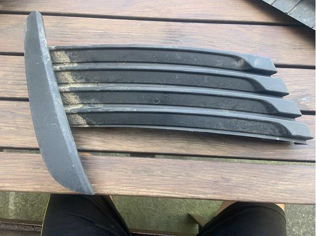 Zaślepka (kratki) lamp przeciwmgielnych zderzaka przedniego lewa 8148202600 Toyota