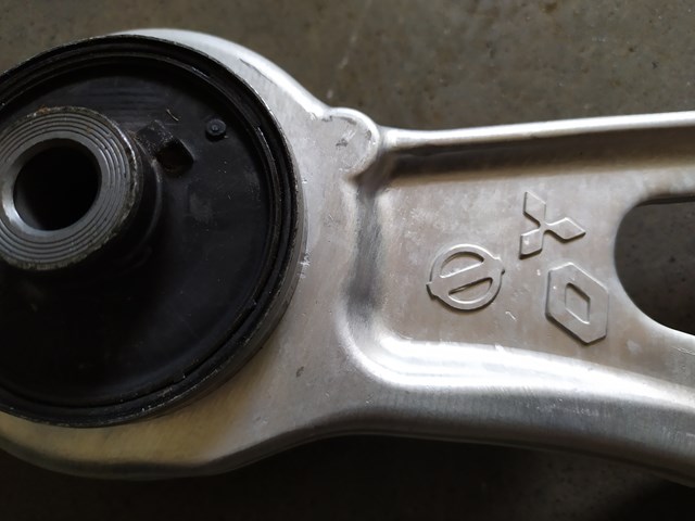 Do koszyka 545006RR0B Nissan/Infiniti Wahacz zawieszenia przedniego dolny prawy