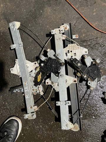 Do koszyka Mechanizm podnoszenia szyby drzwi przednich prawych Hyundai Terracan  HP