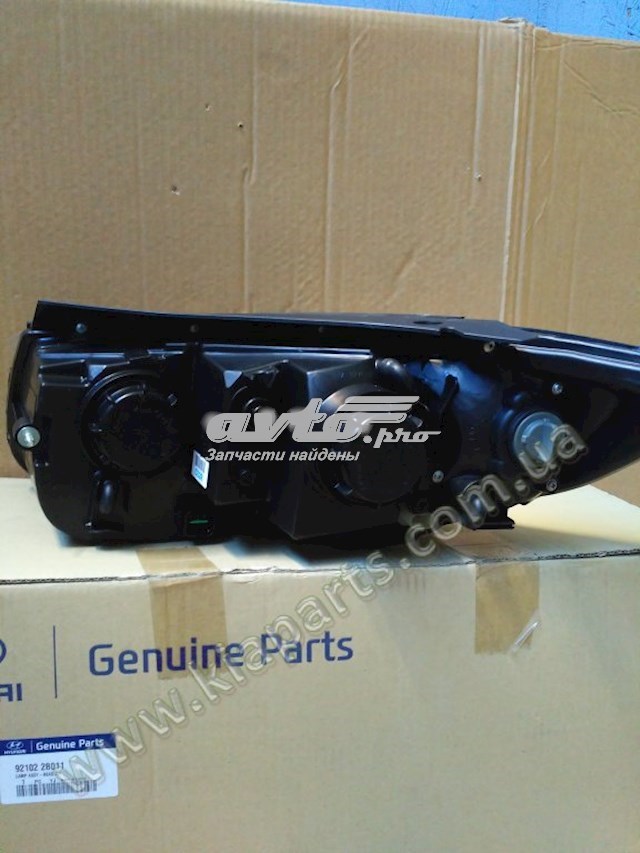 Reflektor prawy 921022B011 Hyundai/Kia