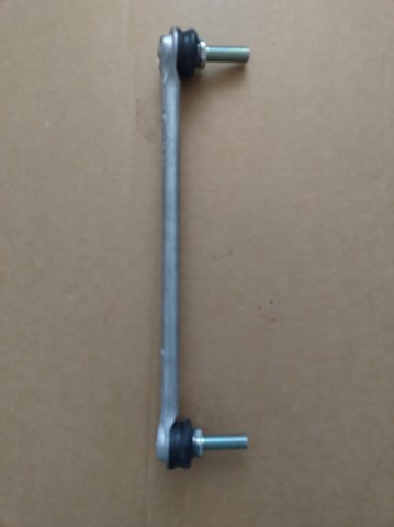 546186RR0A Nissan/Infiniti Łącznik stabilizatora przedniego prawy