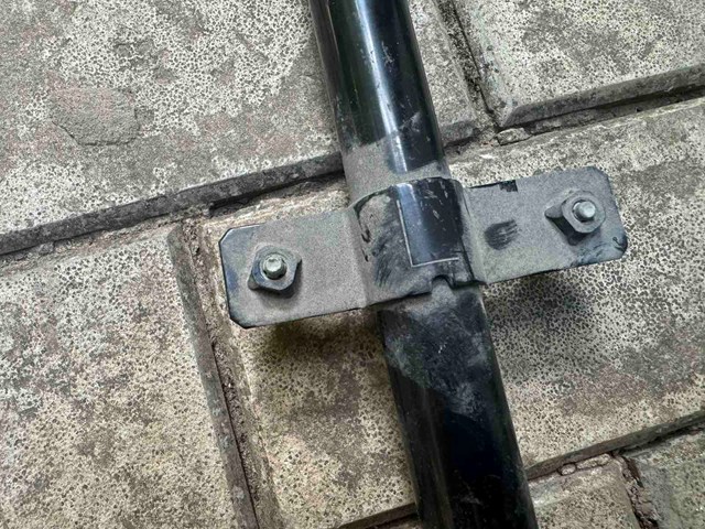 Wahacz poprzeczny zawieszenia tylnego lewy KB7W28550 Mazda