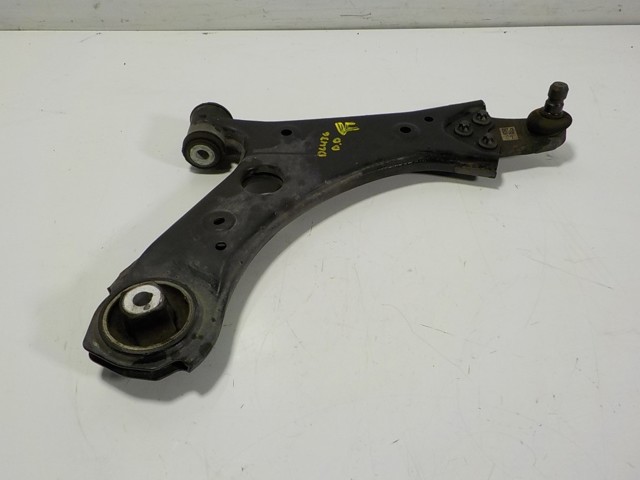 Wahacz zawieszenia przedniego dolny prawy 52082897 Fiat/Alfa/Lancia