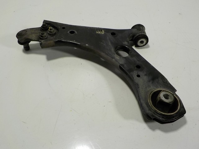 Do koszyka 52082897 Fiat/Alfa/Lancia Wahacz zawieszenia przedniego dolny prawy