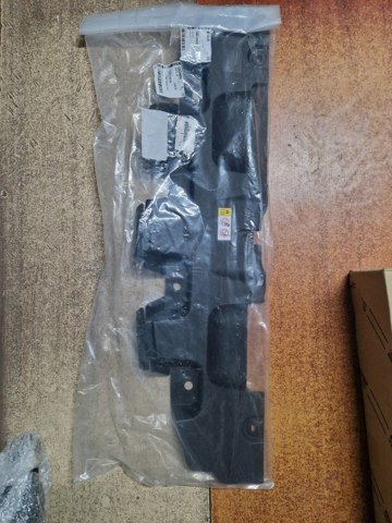 Do koszyka 1668125030 Toyota Nakładka panelu przedniego (osłony chłodnicy) górna