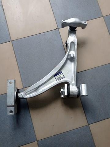 Do koszyka 32246811 Volvo Wahacz zawieszenia przedniego dolny lewy