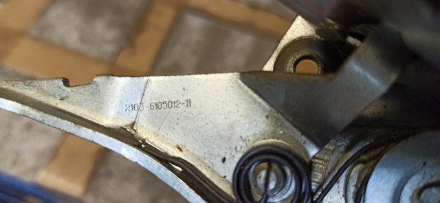 Do koszyka Zamek drzwi przednich prawych ВАЗ 2103  